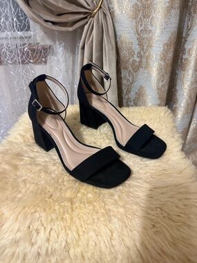 Kelly & Katie  Women’s  Size 7.5 Black Suede Strappy Heels Sandals, great condit